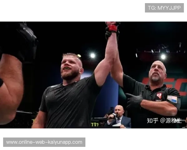 UFC选手兴奋到摔倒引全场笑，令人捧腹的一刻